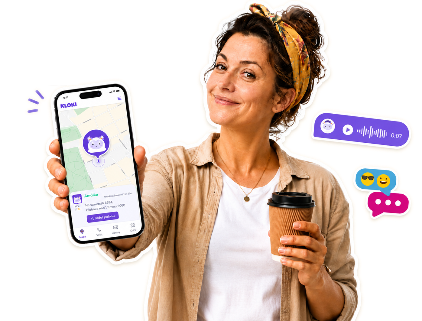 Une maman avec l’application KLOKI en main