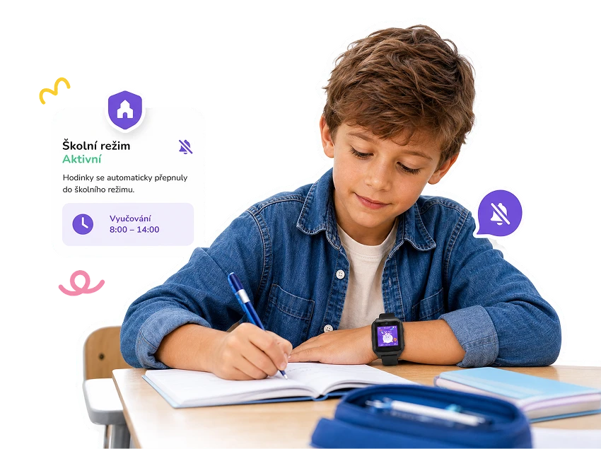 Mode scolaire KLOKI – un enfant écrit dans son cahier, la montre au poignet avec le mode scolaire activé